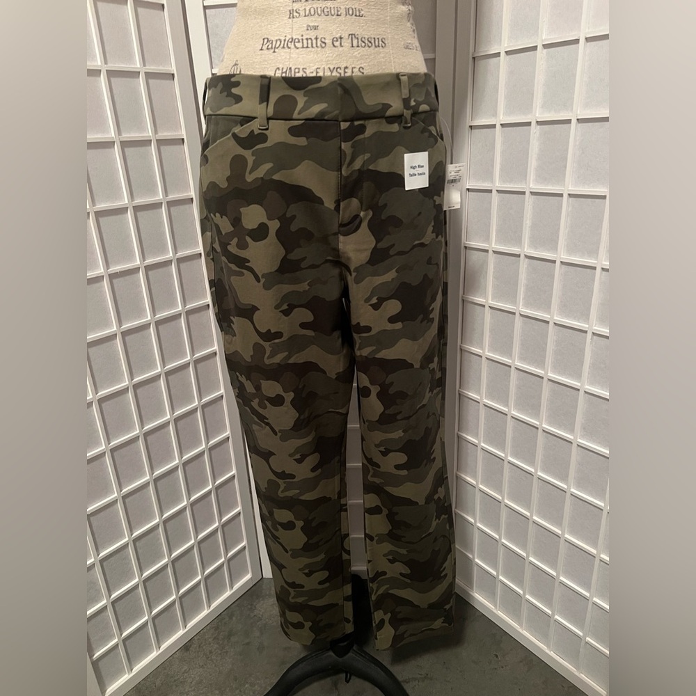 (NWT) Old Navy High-Rise Pixie Camo Pants